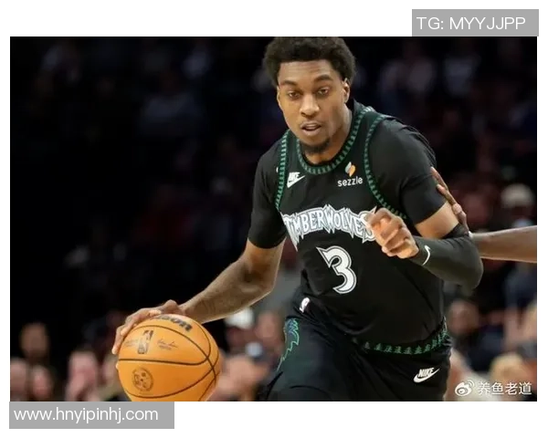 斯玛特单防锁死爱德华兹精彩抢断倒地传球助攻展现防守核心价值